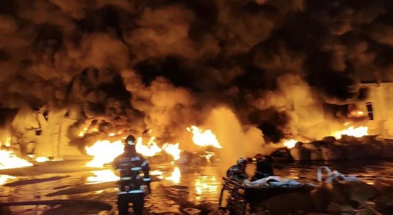 火蛇狂竄 台南塑膠工廠300坪廠區陷火海