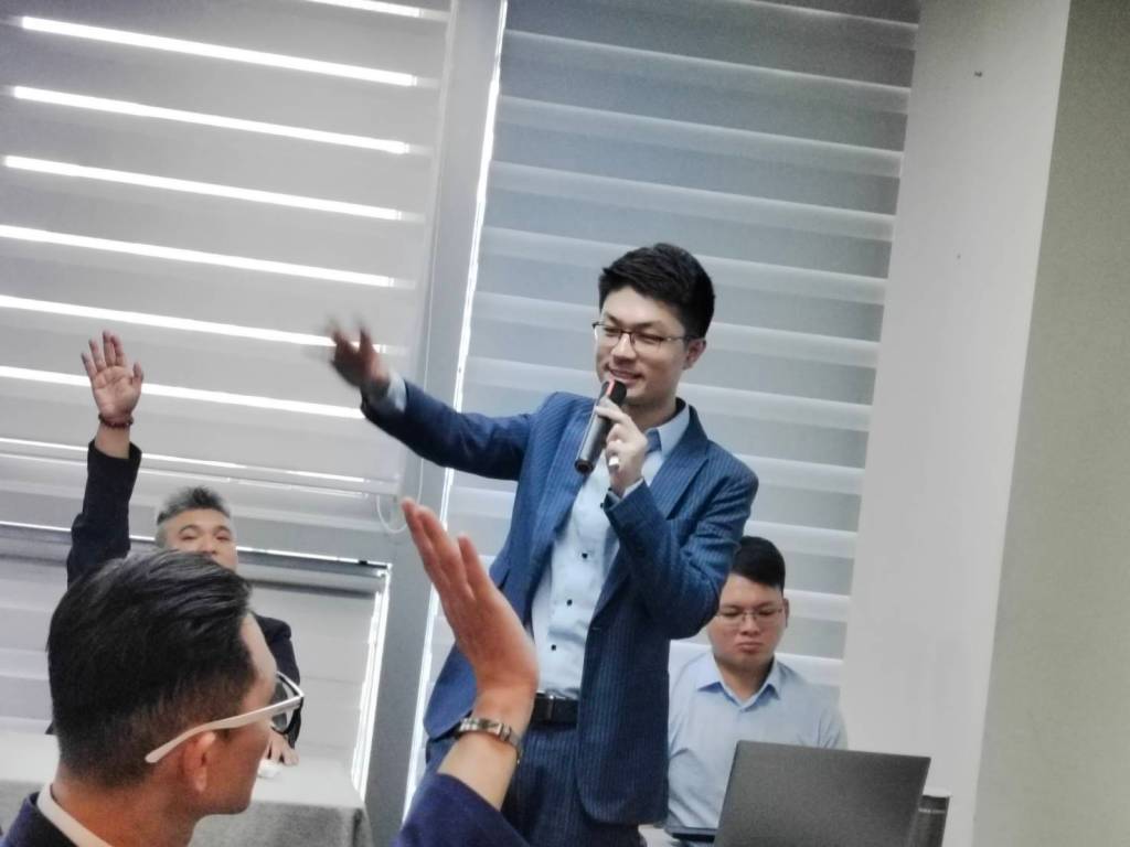 宇達商會創商機  【精油 × 七脈輪 × 八字 × 身體拍打】能量療癒大整合與棒球教練的斜槓多工職涯