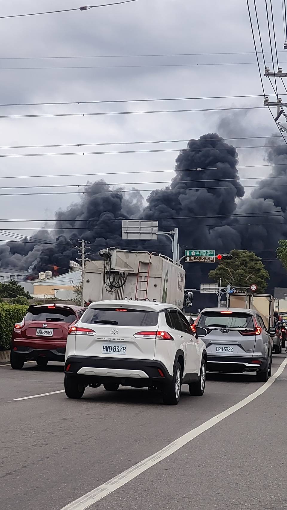 善美的大肚廠失火 火勢過大台1線部分路段封閉救災 目前已3人死亡
