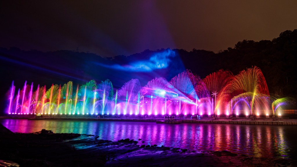 2025碧潭水舞點燃新北 水火齊舞共迎世壯運