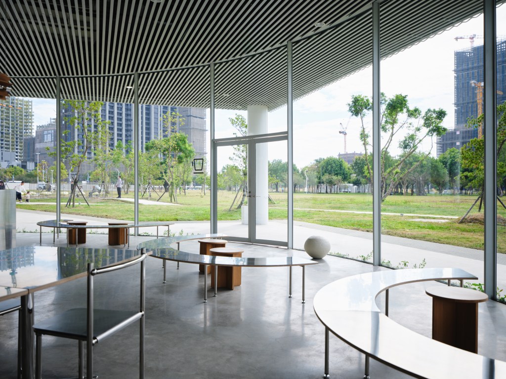 藝術、書籍與咖啡香交織新文化體驗 朋丁與Pharos Coffee進駐綠美圖！